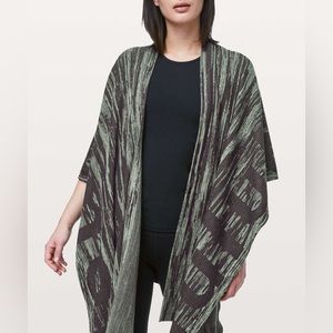 EUC Lululemon The Rest is Written Wrap - Grey Sage/Dark Olive